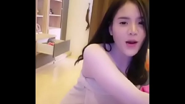 Mlive Thai girl playing dildo