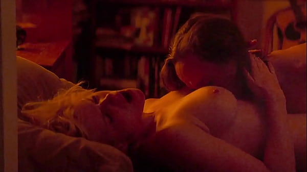 Kate Mara & Ellen Page – Nude Topless Lesbian Movie Sex Scene