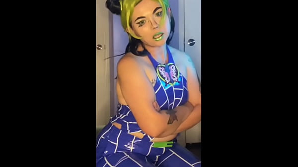 Jolyne Walking sexy